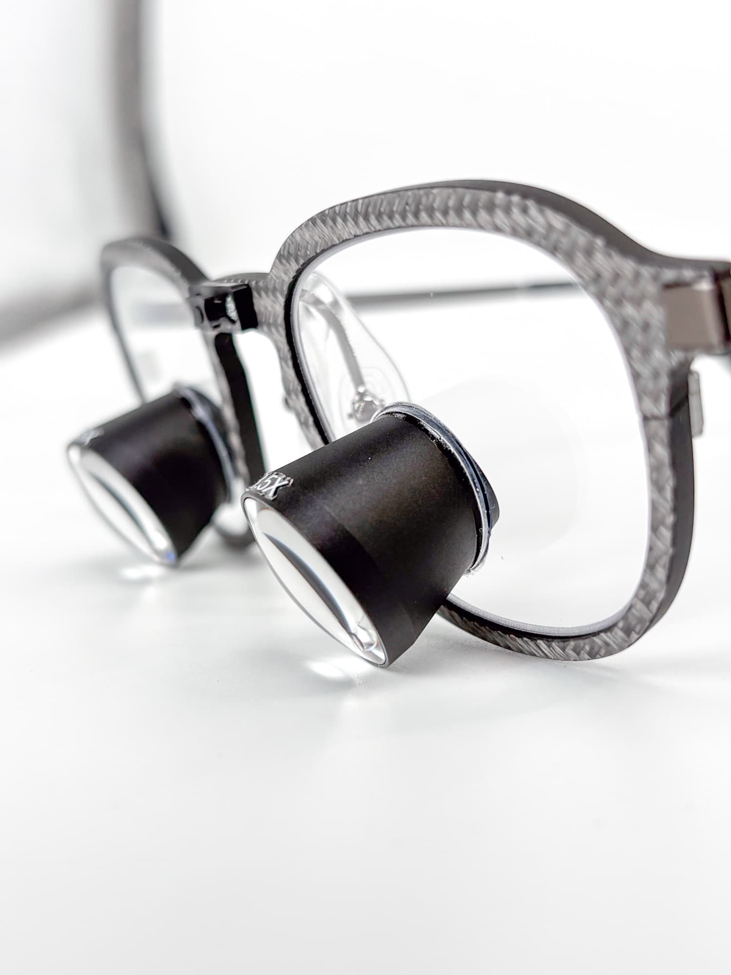 AcuView straight loupes in carbon fiber